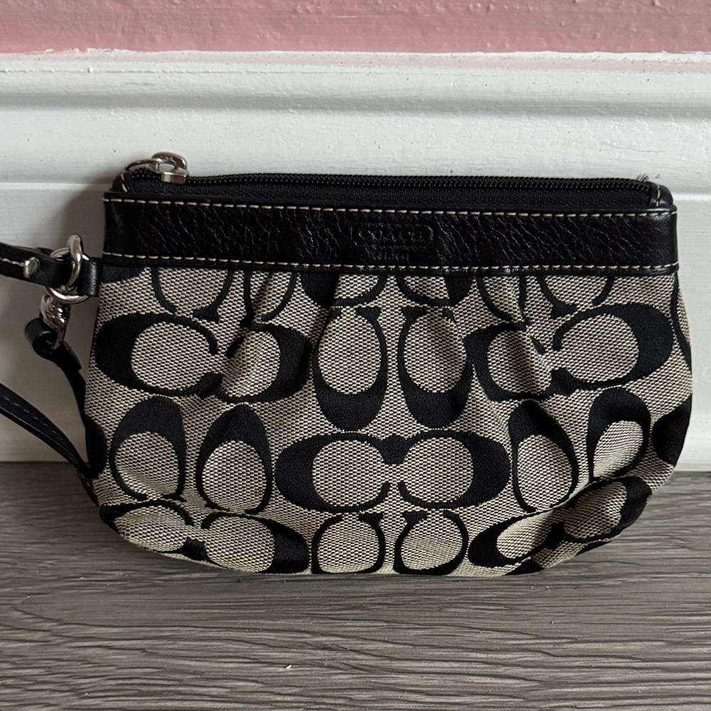 Coach Black and Gray Patterned Wristlet